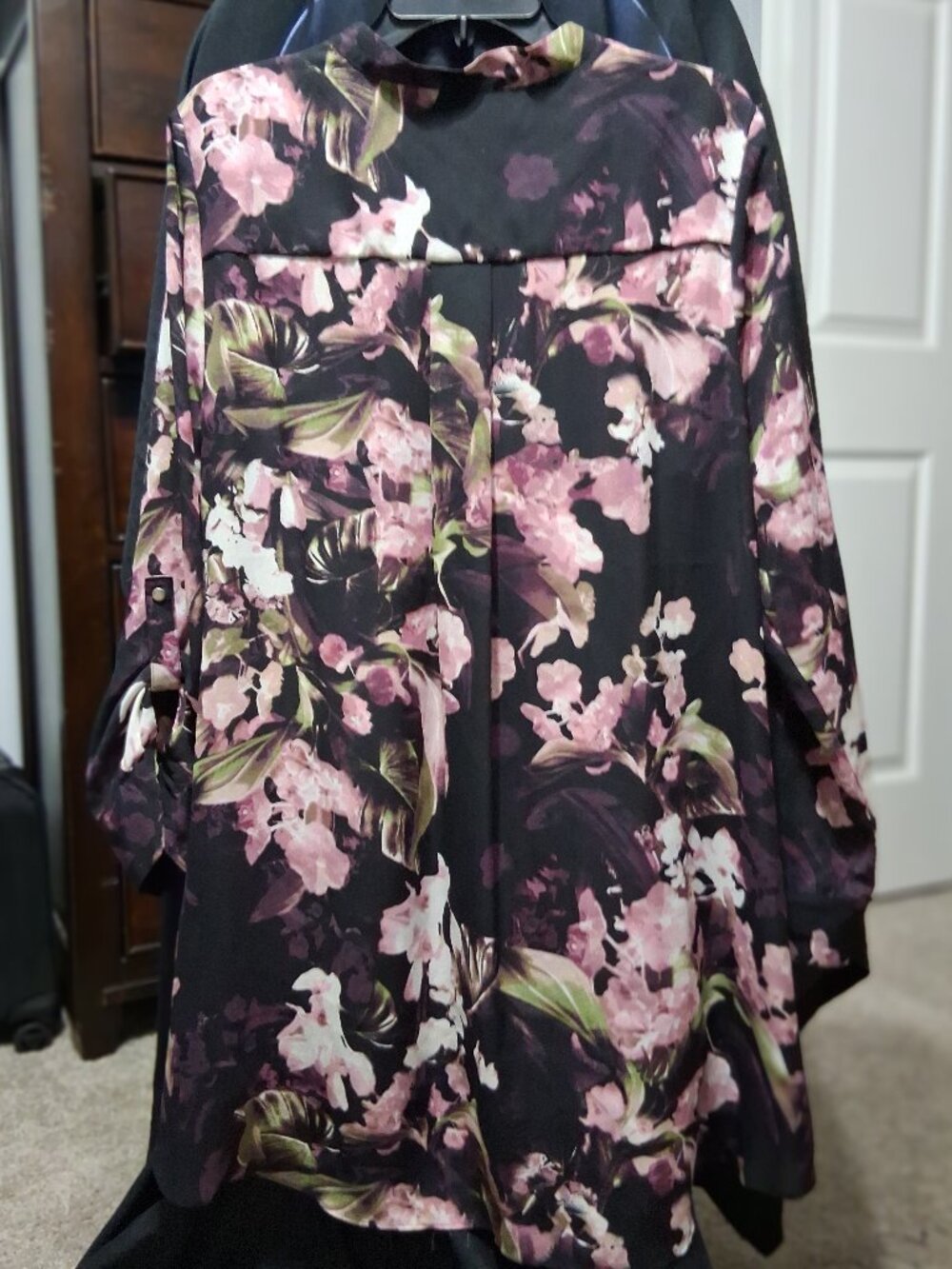 New Direction Black Floral Blouse Roll Tab Sleeve Pleated Back XL - Picture 2 of 5